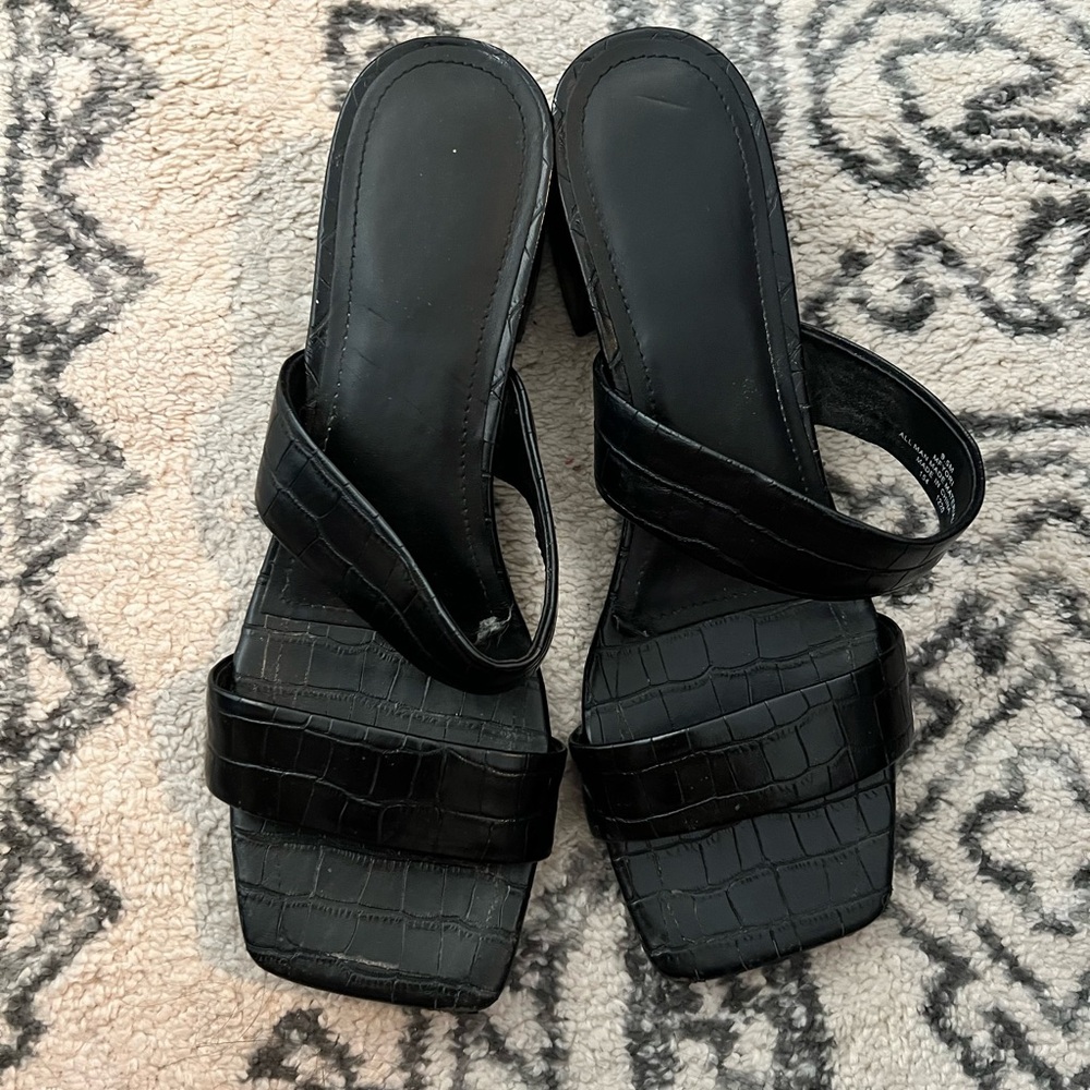 Marc Fisher Yori Sandals Black Womens 9.5 MCrocodile Embossed Slip On